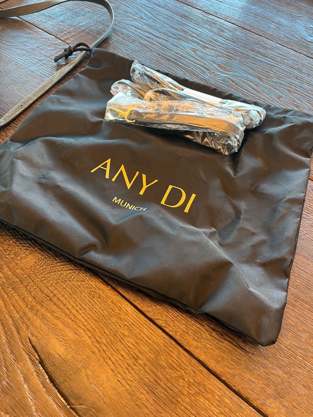Borse da donna: Handtasche Any Di original – Usato da Herrliberg venduto da Optosonic 2