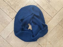 Blauer Rundschal