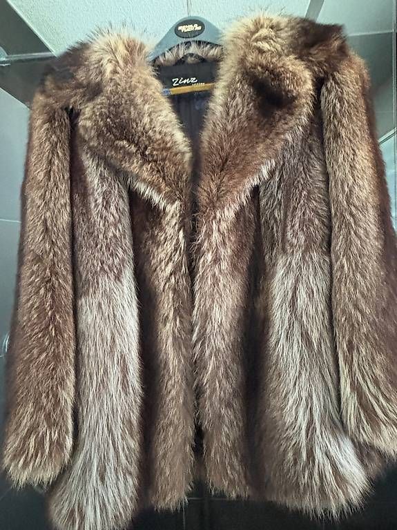 Jacken: Pelzjacke Waschbär – Gebraucht aus Luzern von Daluja