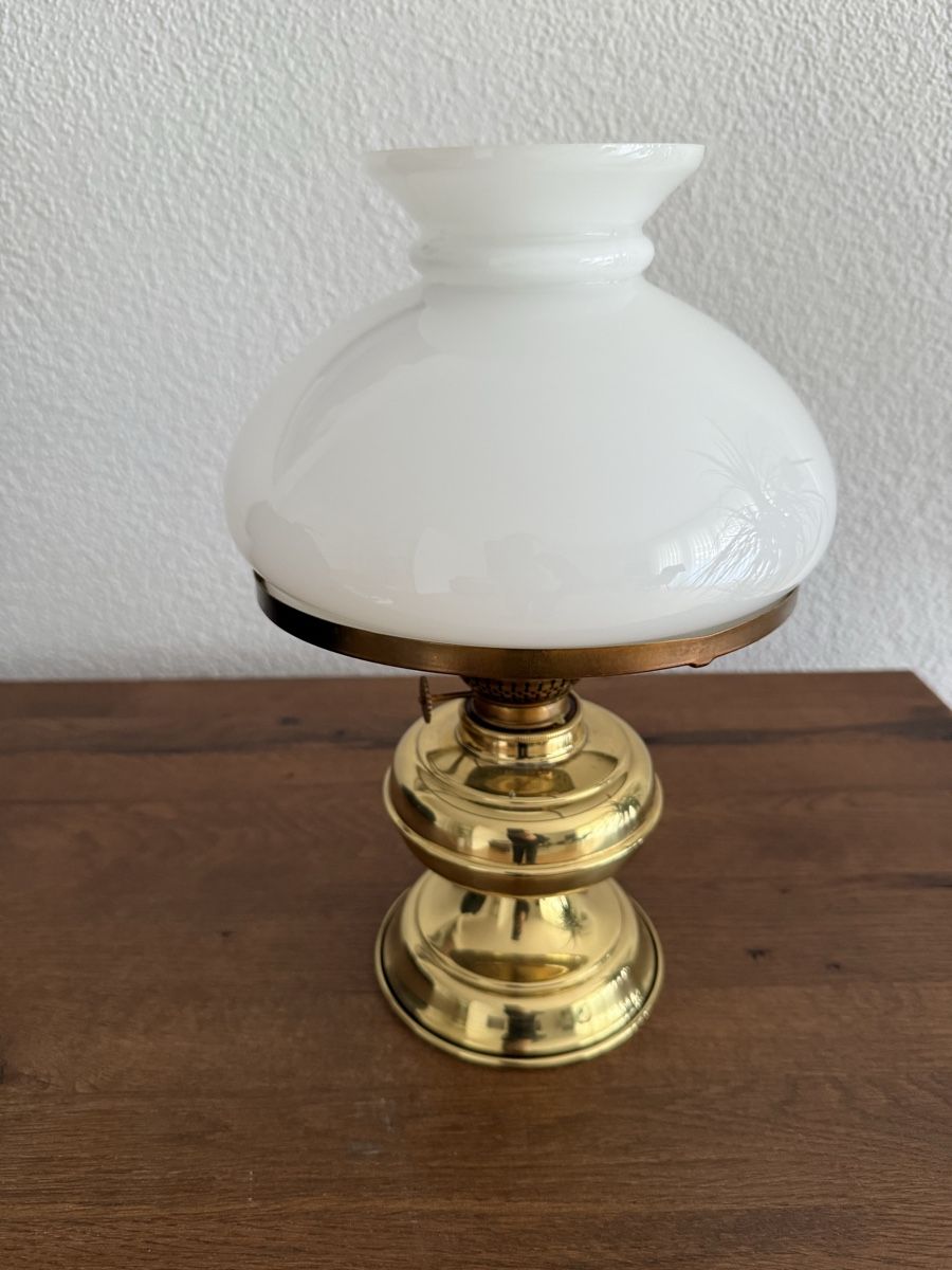 Lampade: Antike Lampe, Messingfuss mit Glasschirm – Usato da Hombrechtikon venduto da R-E