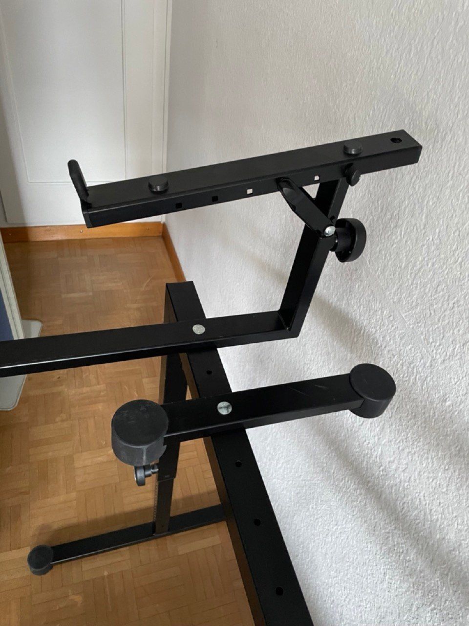 König & Meyer Supporti per strumenti musicali & leggii: K&M Keyboardständer – Usato da Gümligen venduto da adomas-romas 2