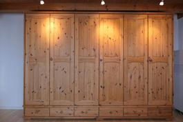 Kleiderschrank aus Holz 6-türig mit Schubladen gebraucht