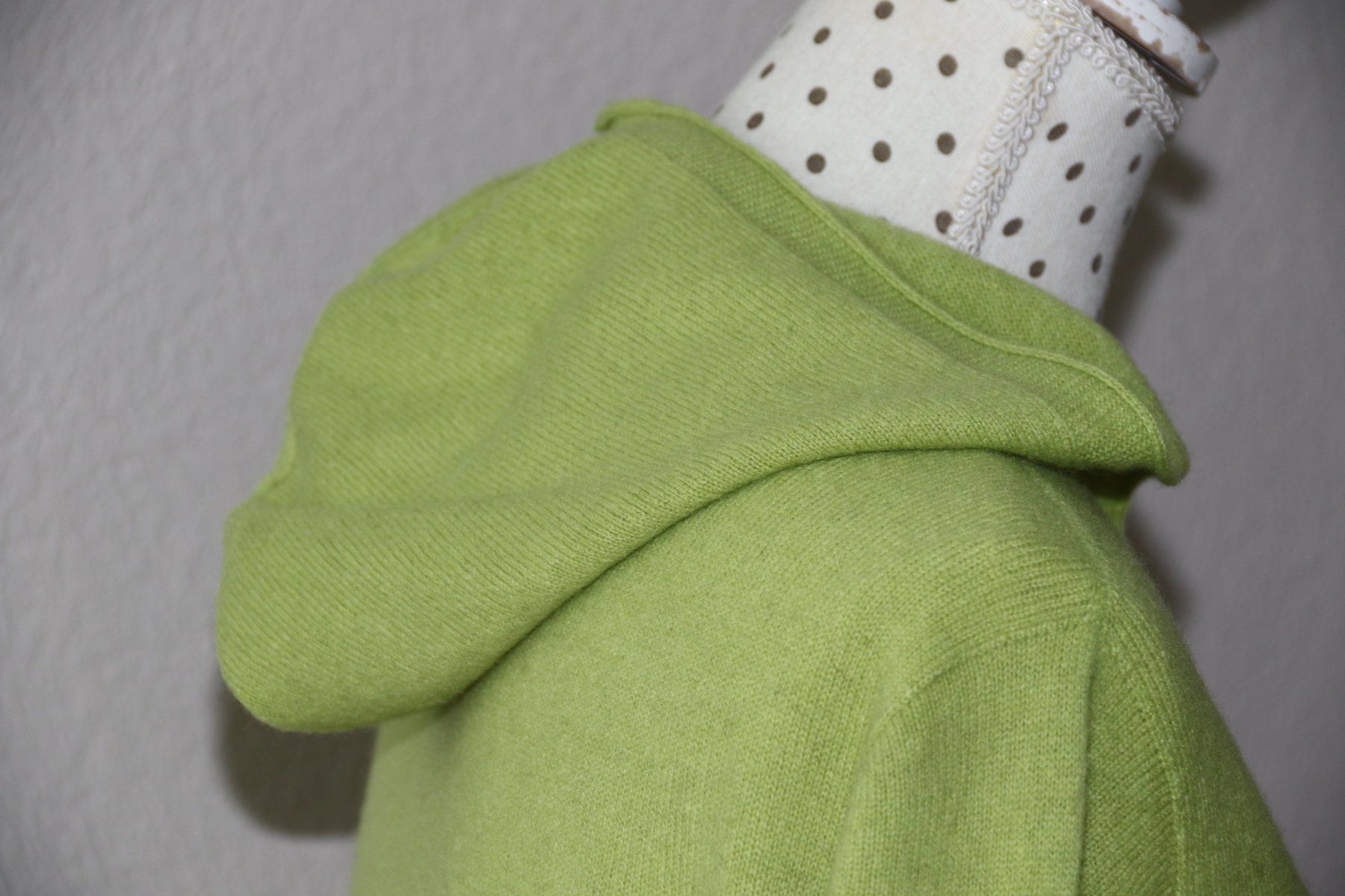 Jacken: Wunderschöne Kapuzenjacke aus 100% Wolle eher Gr.M  NEU – Neu und originalverpackt aus Oberwil-Lieli von Svetlana28 4