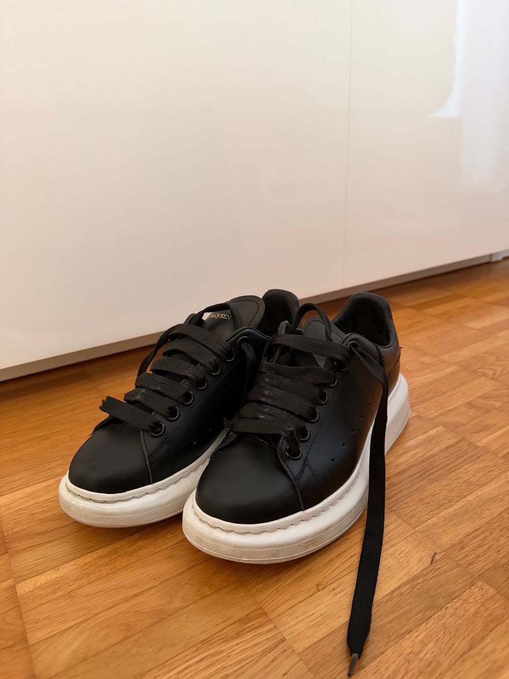 Alexander Mcqueen Herrenschuhe: Alexander McQueen Schuhe – Gebraucht aus Zürich von nat_9yf2