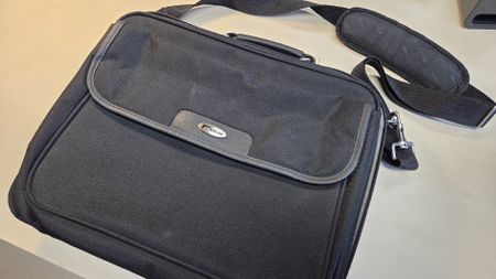 Targus Notebooktasche bis ca. 15,6″ – mit Tragriemen