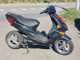 Peugeot Speedfight Zwei Tackt jg 1997 gelbe Nummer 45 kmh