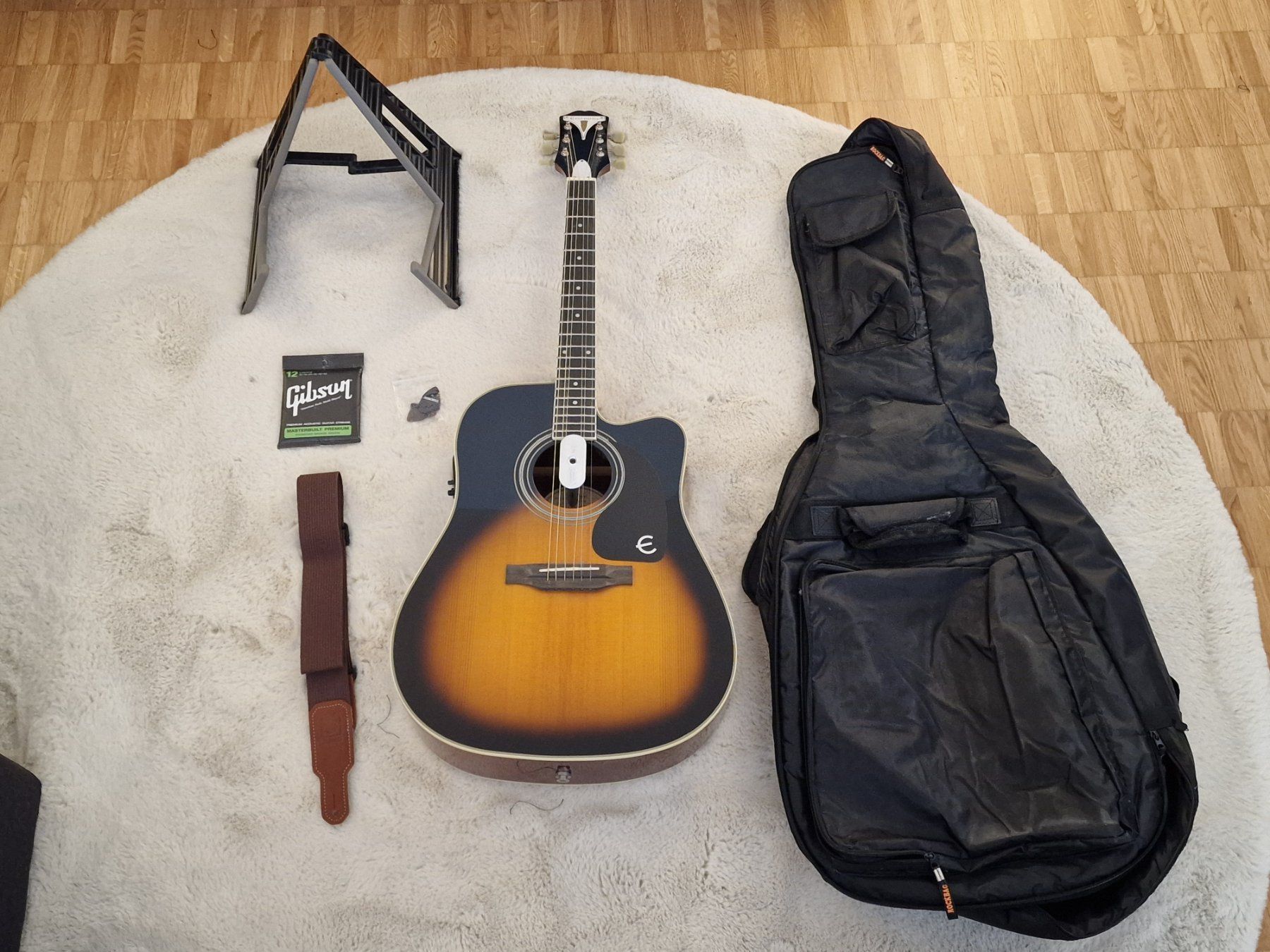 Epiphone Instruments de musique: Akustikgitarre Epiphone mit Zubehör – D'occasion à Zofingen par maxswiss