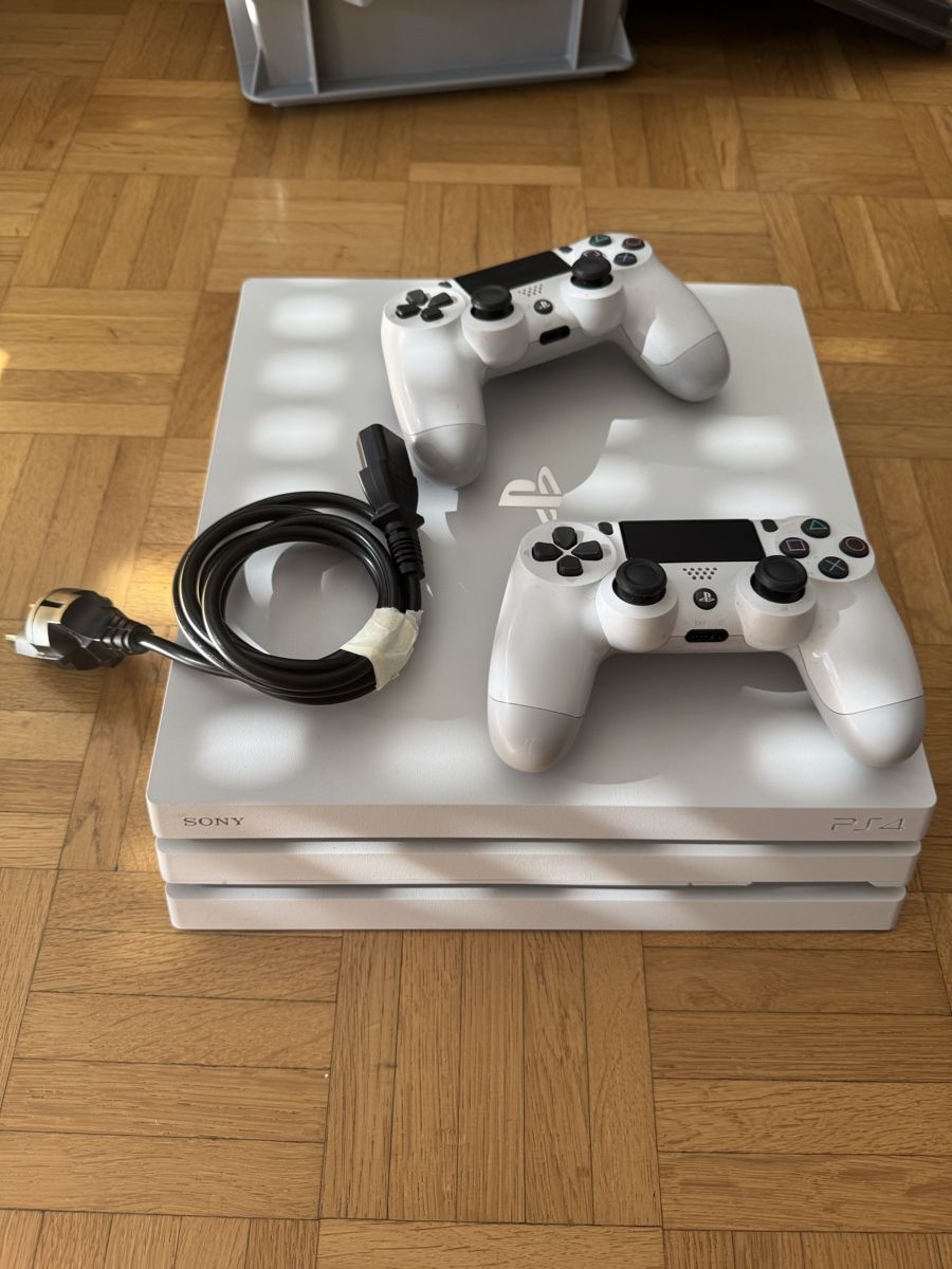 Sony Console: Sony PlayStation 4 Pro 1TB + 2 Controllern – Usato da Kloten venduto da mesa.3 1