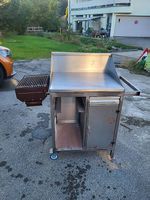 Massive mobile Grillstation, teilweise aus Edelstahl 