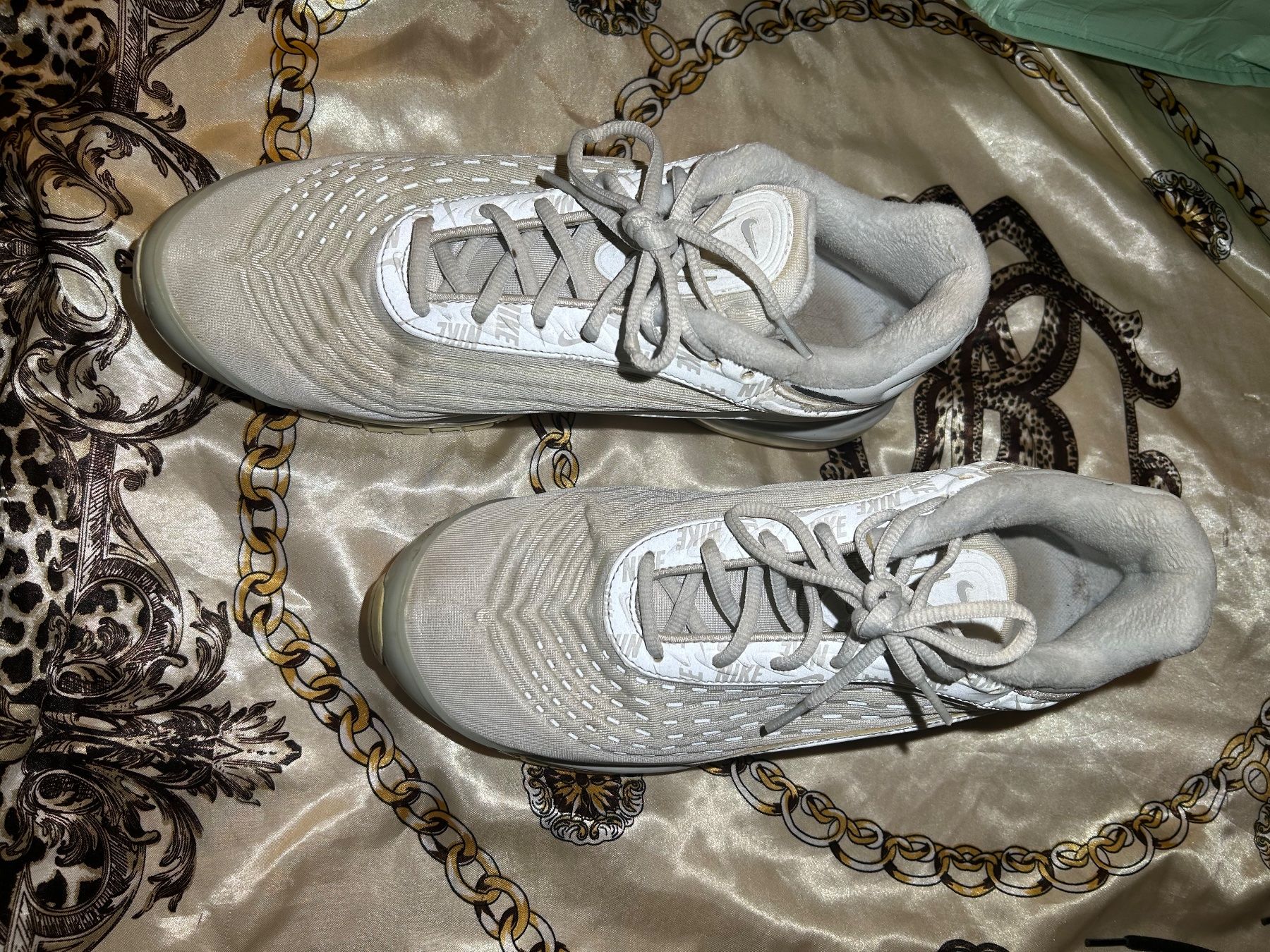 Nike Scarpe da uomo: Chaussures Nike blanches taille 44.5 – Usato da St-Légier-Chiésaz venduto da fav_djb9 2