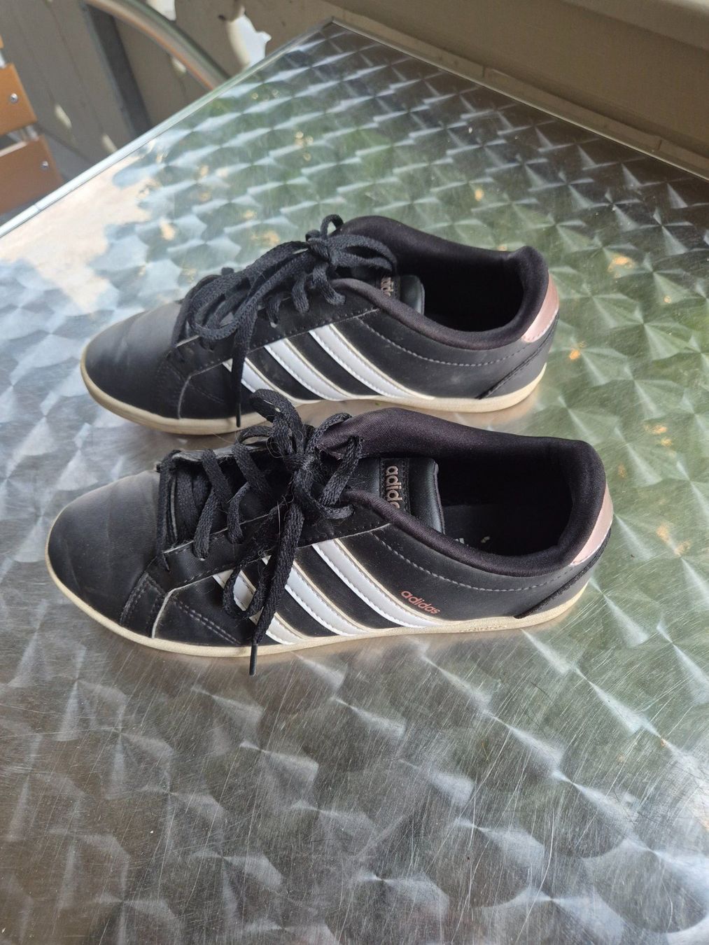 Adidas Scarpe da donna: Turnschuhe Adidas Grösse 37 – Usato da Uttigen venduto da Fendt01