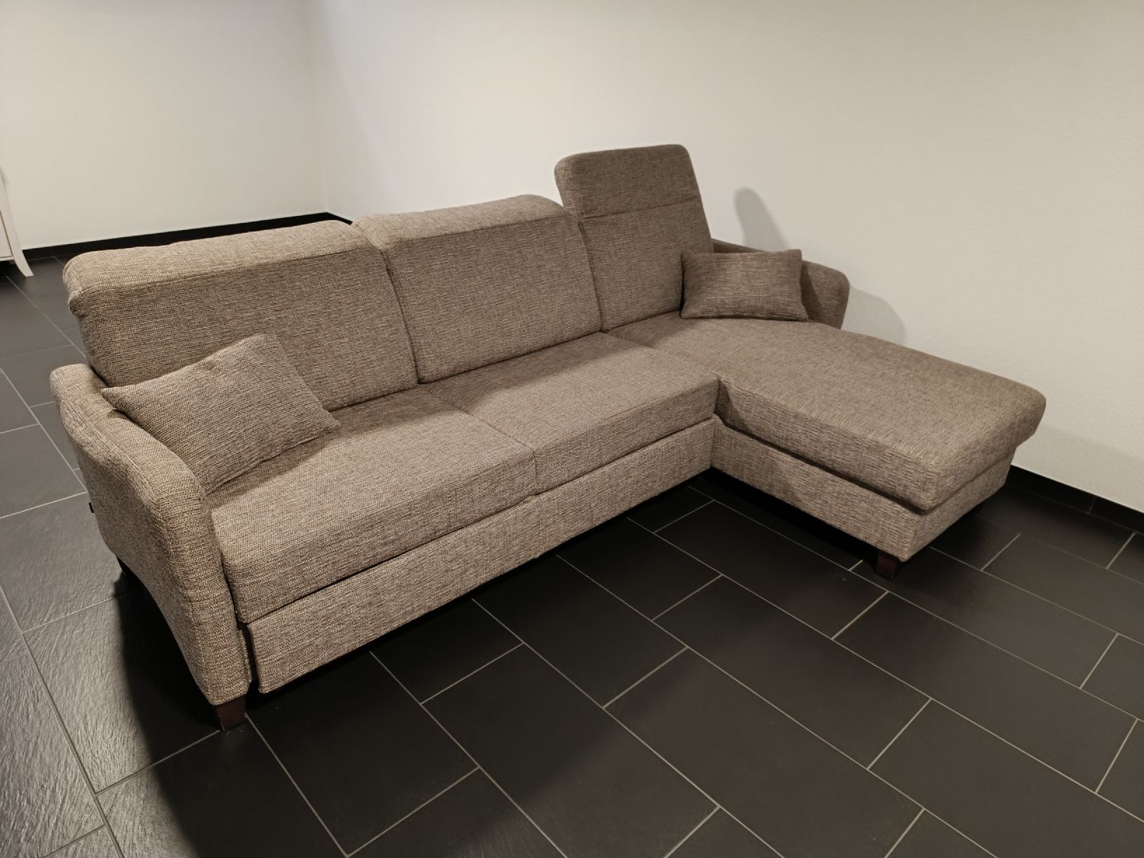 Divani: Tolles Ecksofa Stoff braun mit Bettfunktion und Stauraum. – Usato da Wäldi venduto da cat_zs5r 1