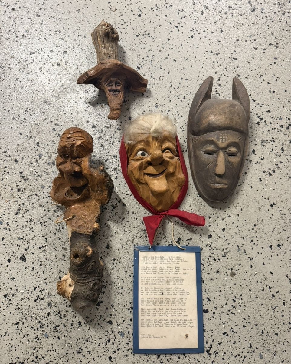 Statuette: Handgeschnitze Figuren – Nuovo (secondo la descrizione) da Tennwil venduto da Zaylaaa