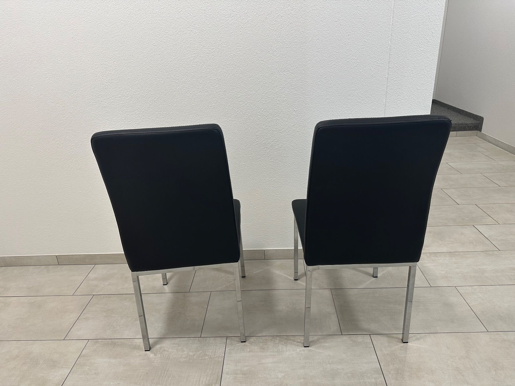 Sedie: 2 Stk. Esszimmerstühle, Schwarz, Kunstleder – Usato da Uezwil venduto da Mariannke 3