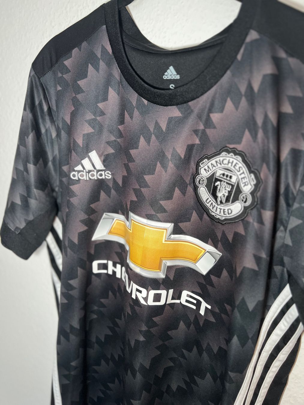 Adidas Canottiere & Pantaloni: Adidas- Manchesters United 2017 - away Trikot - s – Usato da Zürich venduto da GenerationZH 2