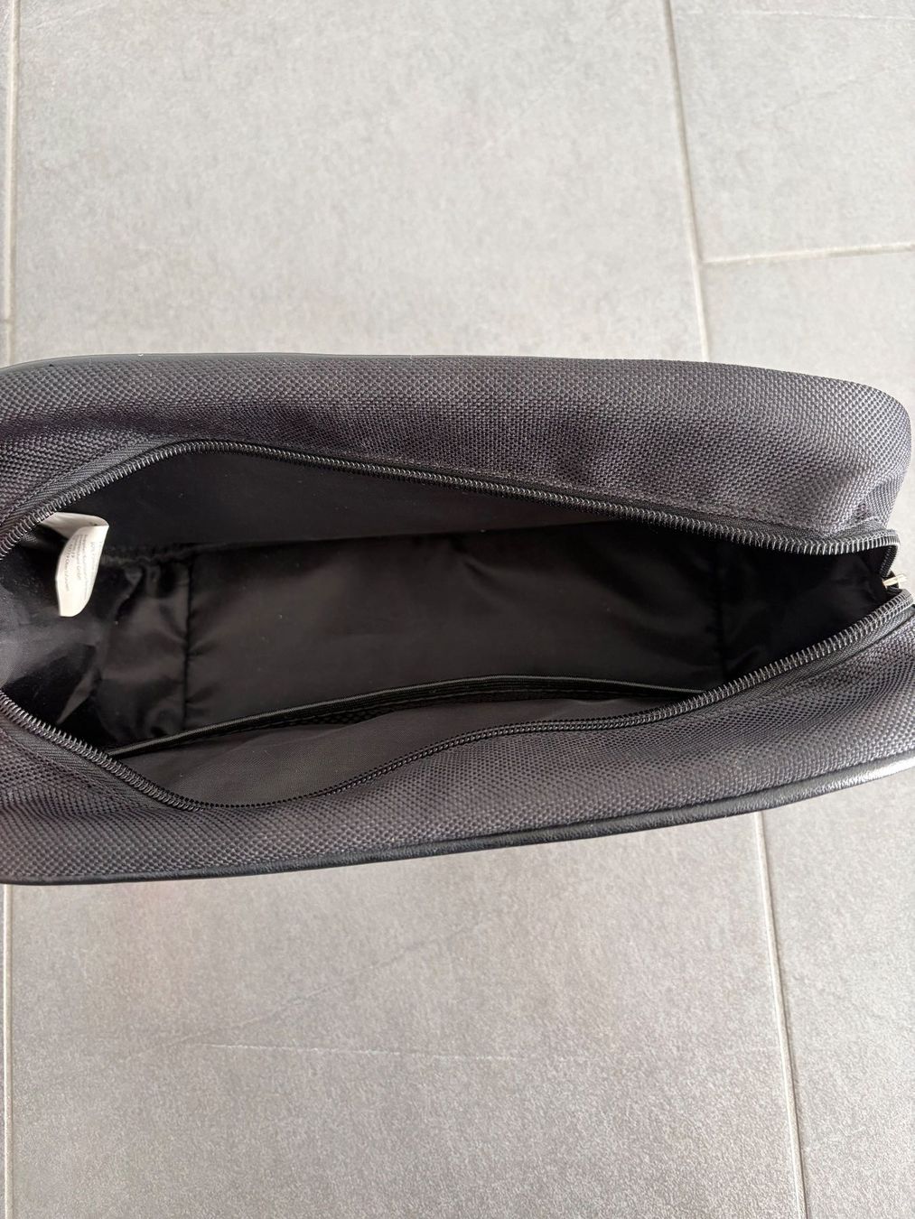 Hugo Boss Custodie per cosmetici: Necessaire Schwarz – Usato da Beinwil am See venduto da den_p9db 2