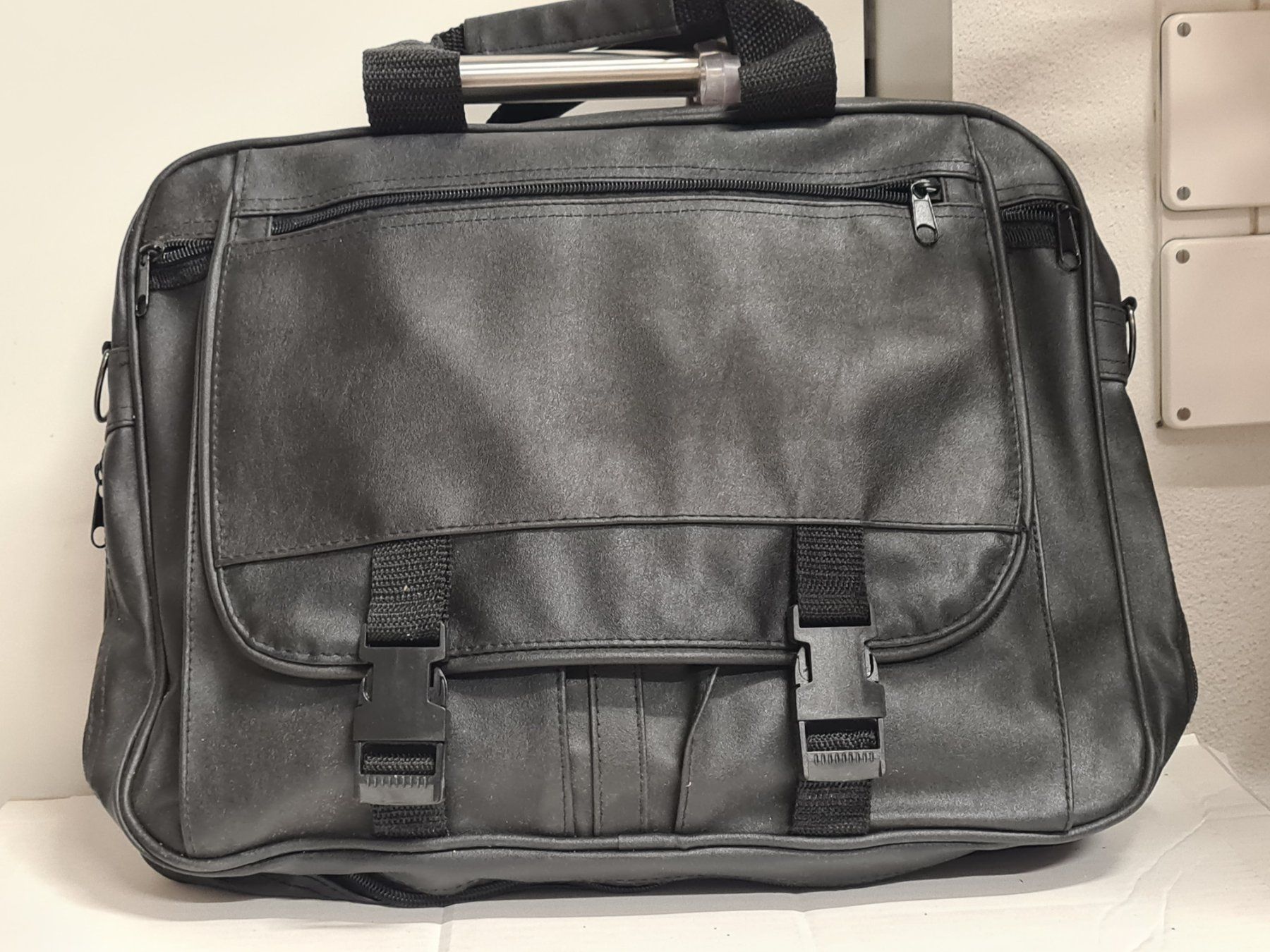 Valigie & Borse: Lederne Aktentasche, 38x29x7  cm – Nuovo (secondo la descrizione) da Amriswil venduto da used2use