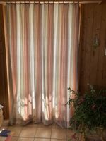 Vorhang aus sanftfarbigem Plüsch  für Balkontüre