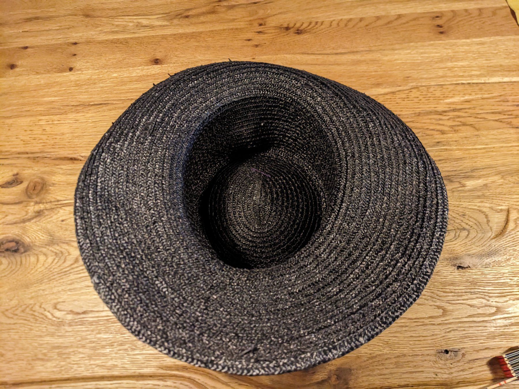 Copricapi, berretti & cappellini: schwarzer Hut – Usato da Basel venduto da labaffe01 5