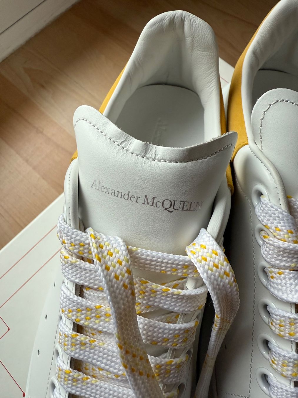Alexander Mcqueen Scarpe da uomo: Alexander McQueen Sneaker Gr. 39 – Nuovo e nell'imballaggio originale da Wald AR venduto da xen_6yqn 2