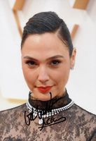 Gal GADOT TOP AUTOGRAM