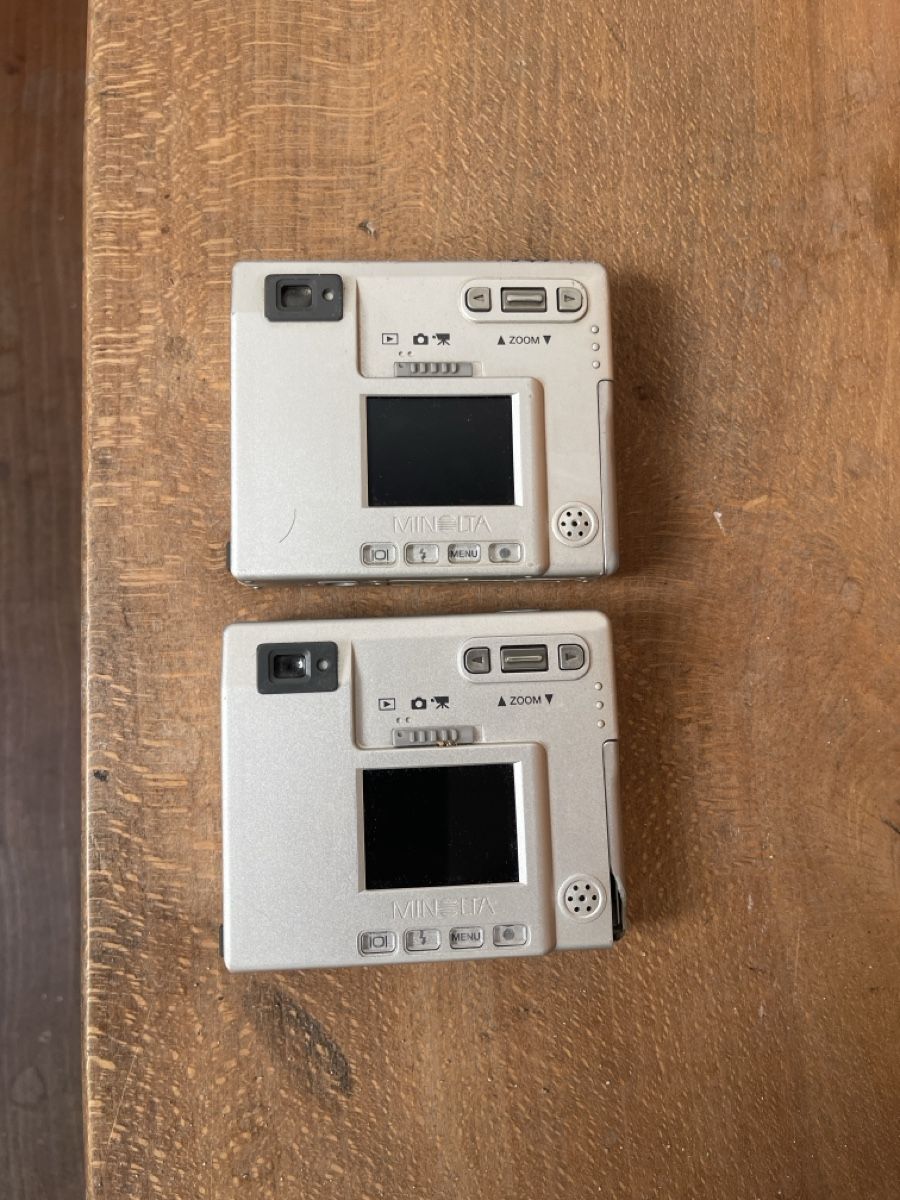 Minolta Kamera: Minolta DiMAGE X cameras for parts – Defekt aus Zürich von wiredancer 1