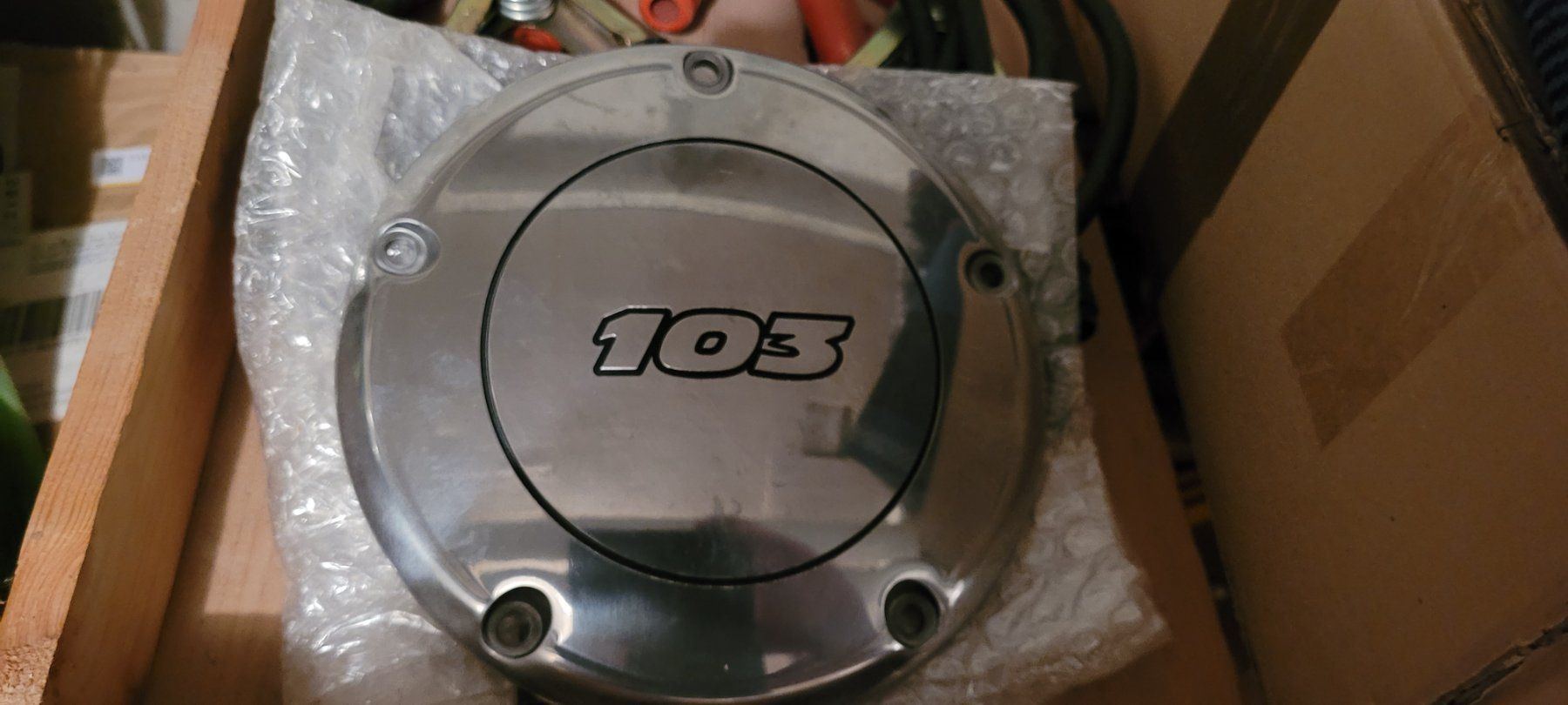 Toutes les pièces détachées moto: Abdeckung zu Pirmärdeckel 103 – D'occasion à Adlikon b.Regensdf par fatbob50
