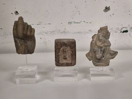 Échos du Passé - Trio de Sculptures Antiques en Pierre