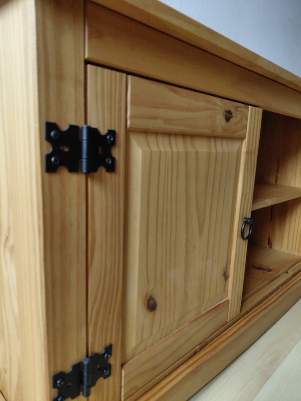 TV Möbel: TV-Möbel aus Holz – Gebraucht aus Turbenthal von apr_h7z2 7