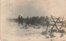 Erster Weltkrieg Soldaten den Drahtverhauen der Winterfront