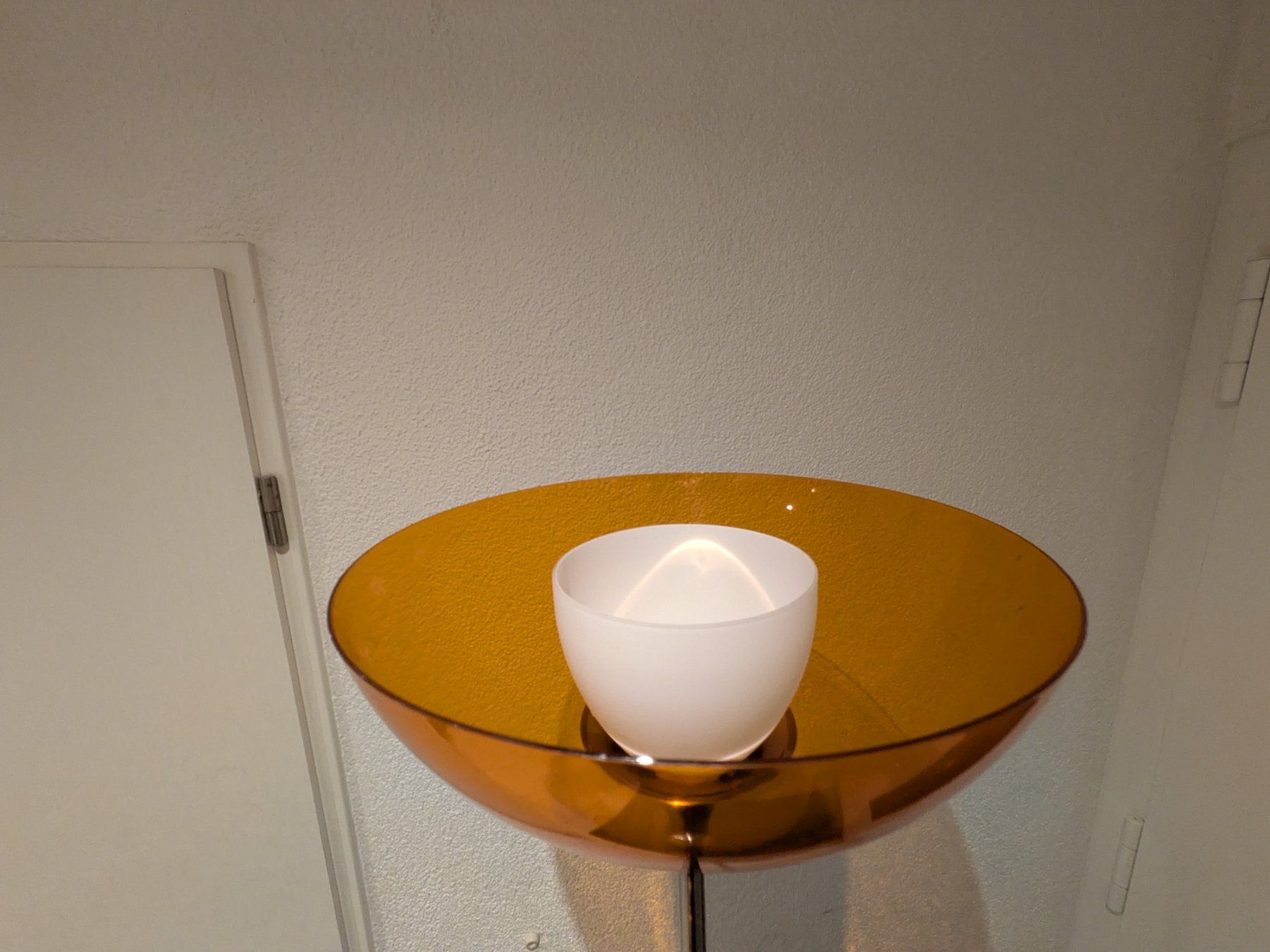 Lampade: Stehlampe orange mit Leuchtmittel – Usato da Dürnten venduto da Svenomat1 1