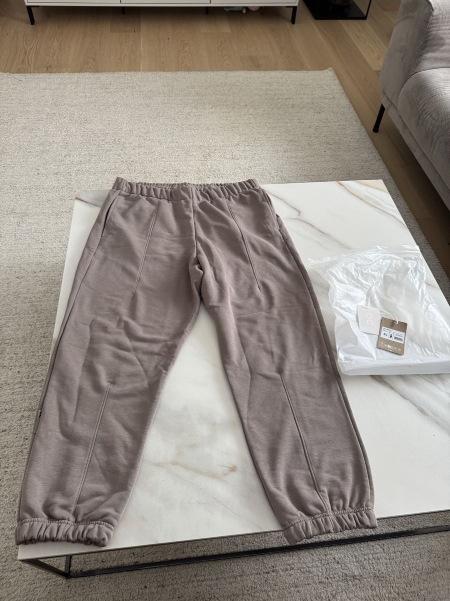 Hosen: ON Jogginghose Graubeige XL – Neu und originalverpackt aus Goldach von Anfield02 1