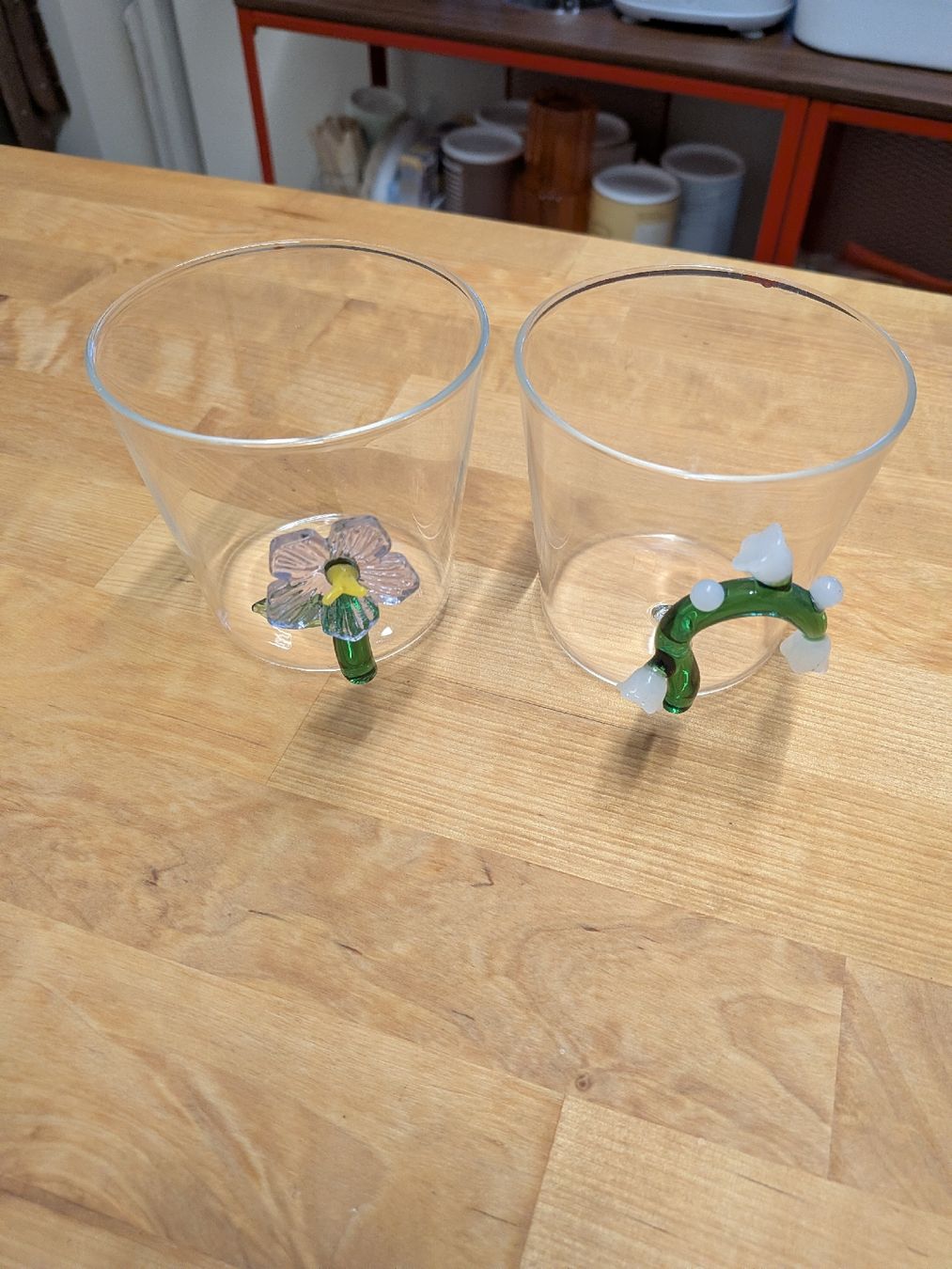Tassen: 2er Set Glasbecher mit Glasblumen – Neu (gemäss Beschreibung) aus Bern von janabi