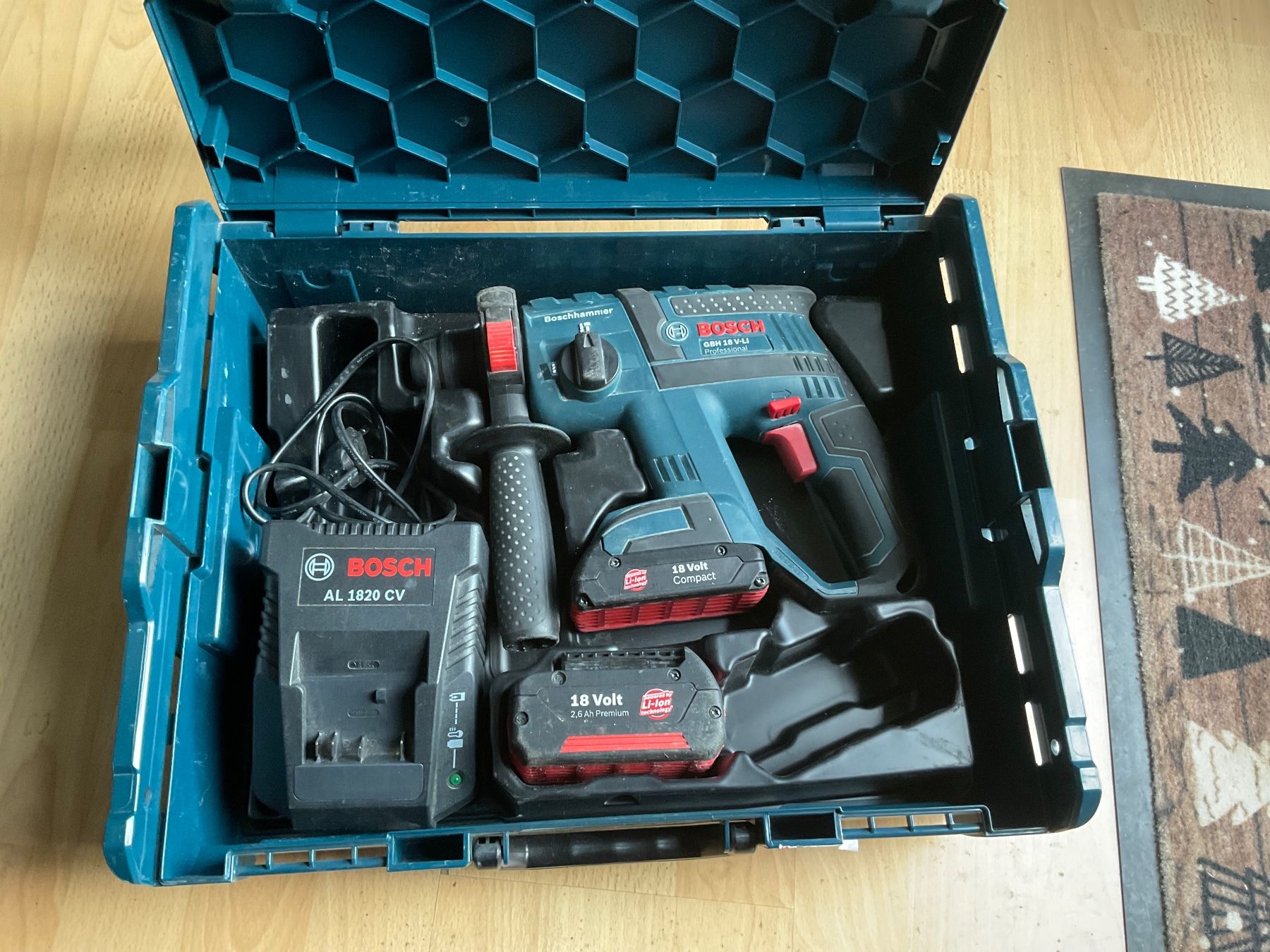 Alle Werkzeuge: Bosch marteau perforateur – Gebraucht aus Chézard-St-Martin von Schlegou