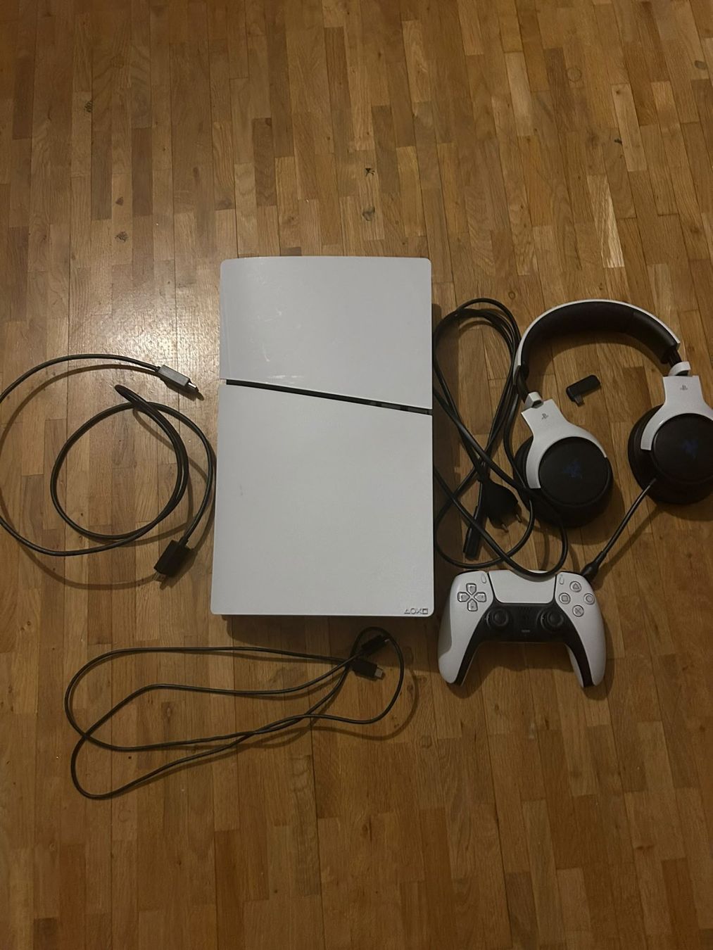 Sony Console: PS5 mit Controller, Bluetooth-Headset & komplettem Zubehör – Usato da Basel venduto da Spale87