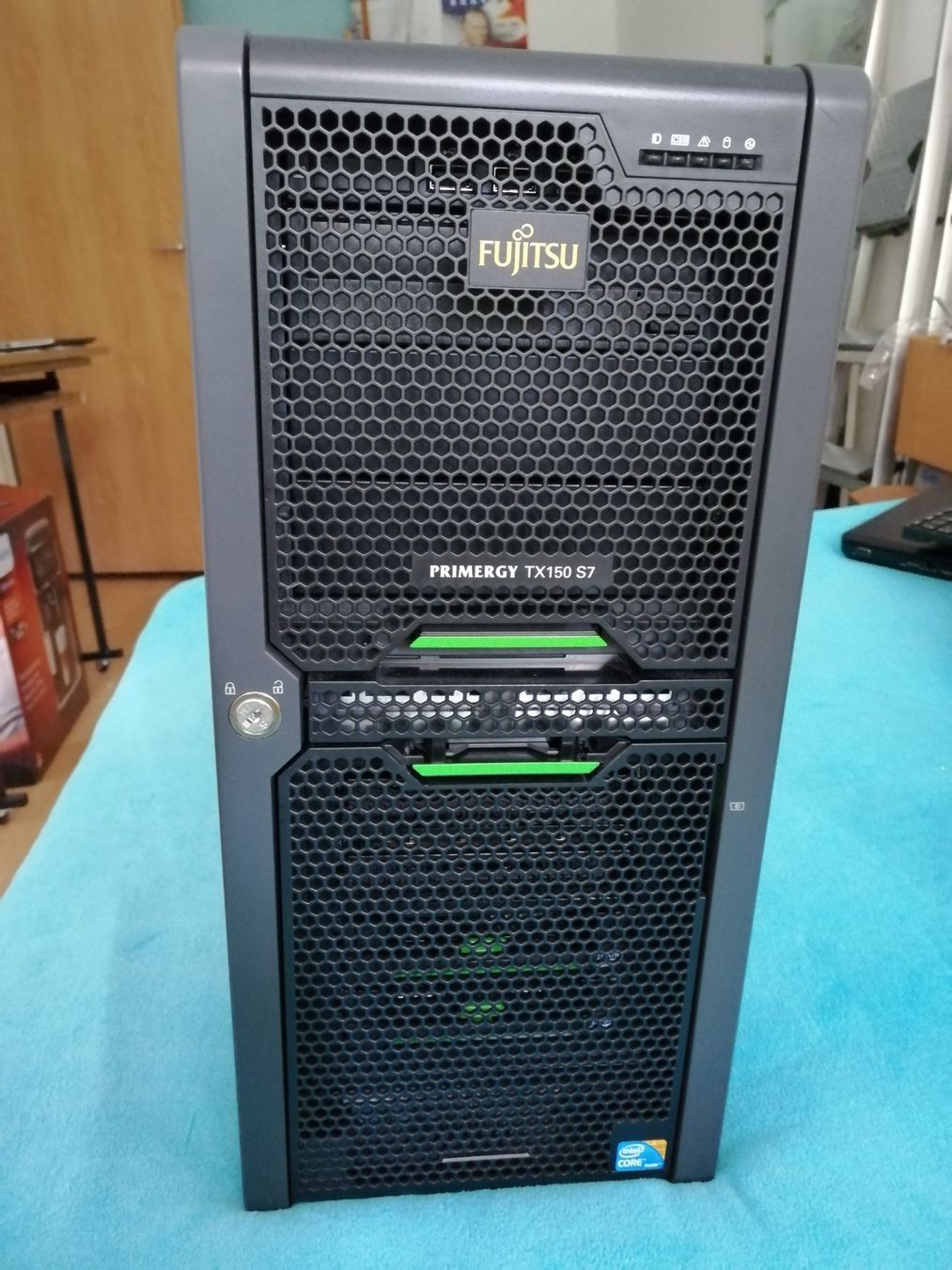 Fujitsu Server: FUJITSU PRIMERGY SERVER – Difettoso da Wetzikon ZH venduto da Magopa