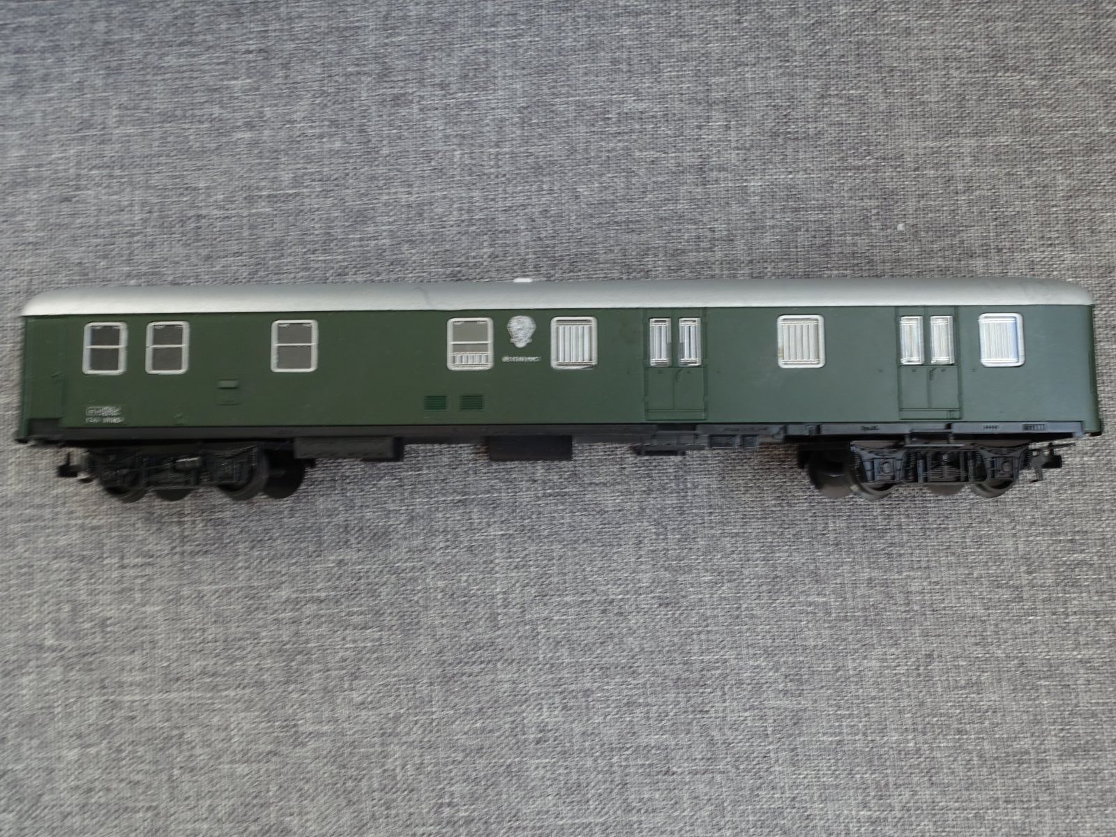 Kleinbahn Modelleisenbahnen: KLEINBAHN No. 391 ÖBB Postwagen F4h – Gebraucht aus Wallbach von Sarrows 1