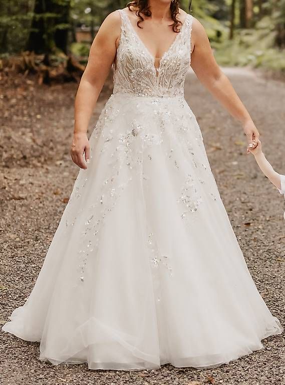 Robes: Traumhaftes Brautkleid mit Glitzer – D'occasion à Bolligen par cwe_6kjl 4