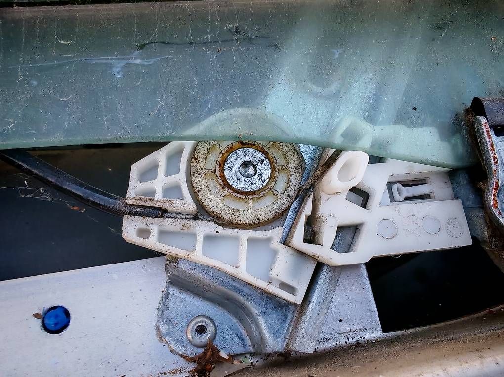 Smart Tutti pezzi di ricambio auto: Smart roadster porta sinistra – Usato da Cadenazzo venduto da Mulinacu 3