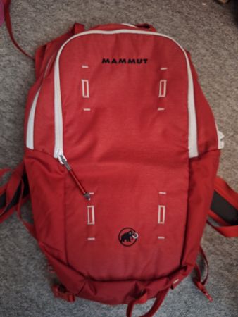 Sac a dos Mammut rouge taille unique bon etat