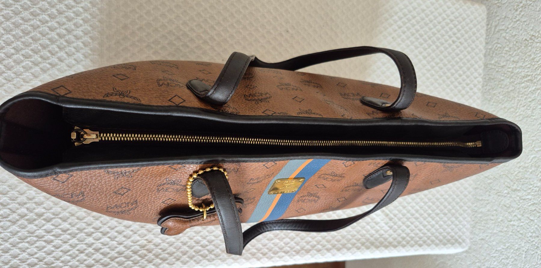 Mcm Borse da donna: MCM Shopper Size M, mit Dogbone-Anhänger – Usato da Dottikon venduto da Pega7 3