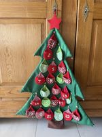 Adventskalender Baum Stoff zum Aufhängen mit 24 Fächern