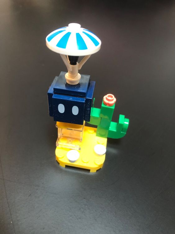 Lego figurine super Mario parachute BobOmb (Gebraucht) in Fully für