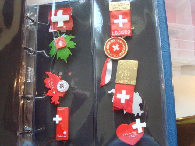 Placchette & Badge: Abzeichen 1. August ganze Sammlung 1923 bis 2025 – Usato da Riehen venduto da Baerewaegli 6