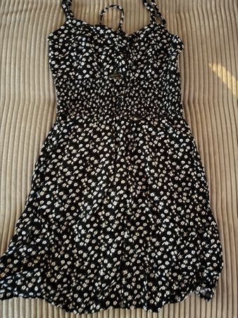 neuwertiges Kleid von Hollister Grösse M