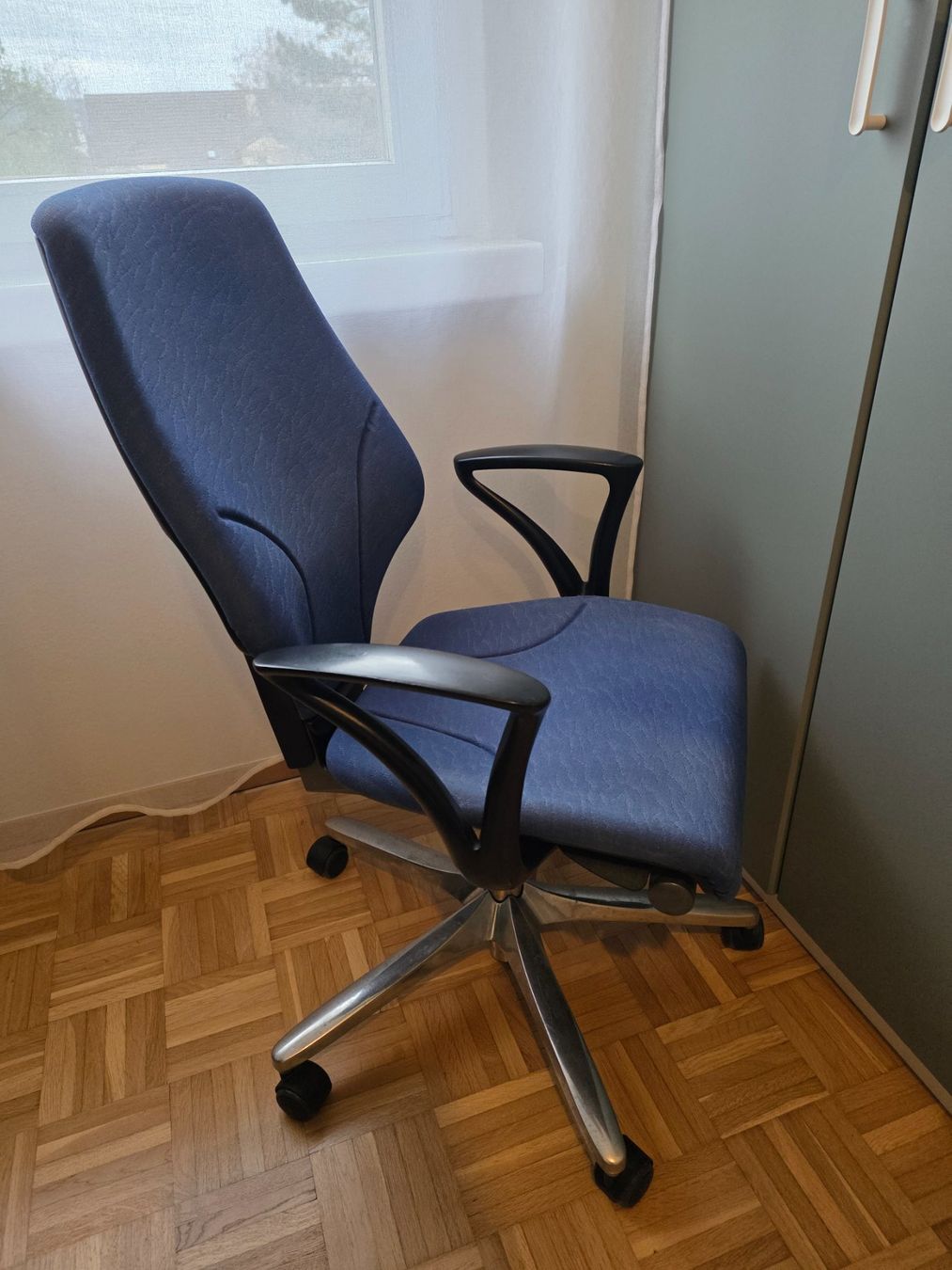 Giroflex Sedie: Giroflex G64 mit Fixarmlehnen - Blau – Usato da Möhlin venduto da gjuajtes 1