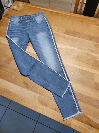 neu: Jeanshose Gr. 36 mit 2% Elasthan