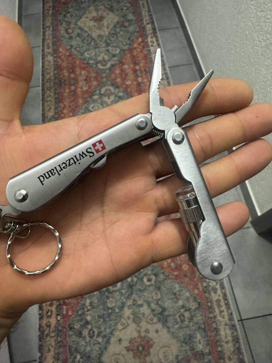 Alle Werkzeuge: Multitool Switzerland Silver Tone Metal – Gebraucht aus Gerlafingen von naj_vj8s 1
