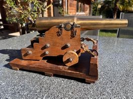 Dekorative Signalkanone aus Messing auf Holzsockel gebraucht