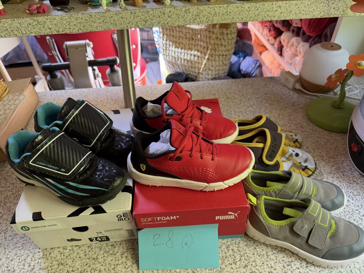 Puma Chaussures garçon: Kinderschuhe 4x Gr.28 – D'occasion à La Garde (Sembrancher) par jan_b6mp
